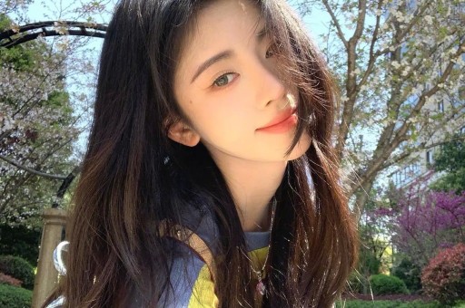 三百万粉丝美女网红疑似出轨引发热议网络暴露私密视频丈夫坚称清白